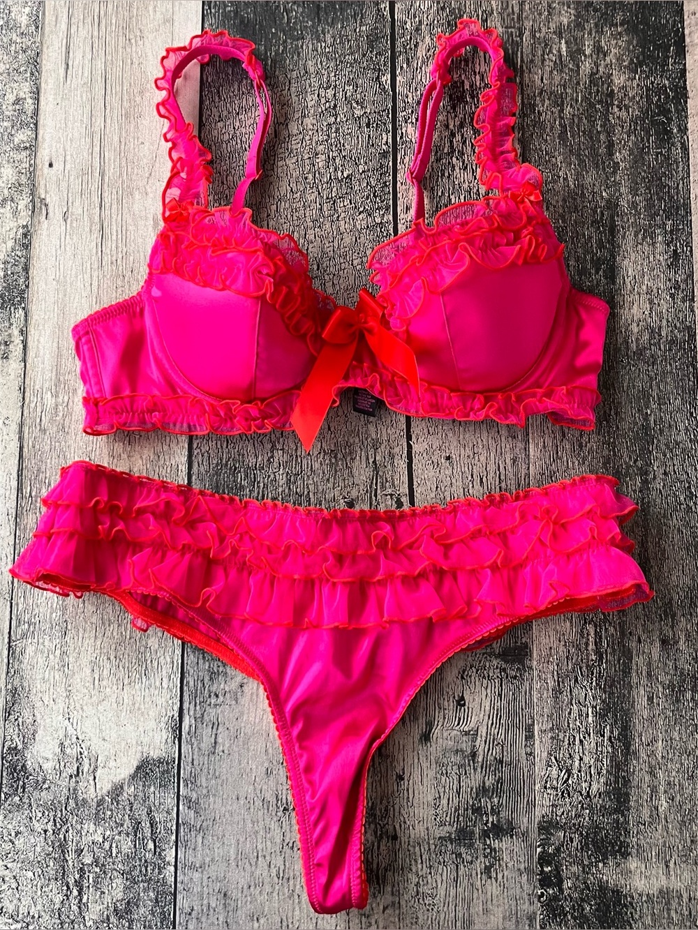 Vintage Y2K La senza ruffle and satin linergie set